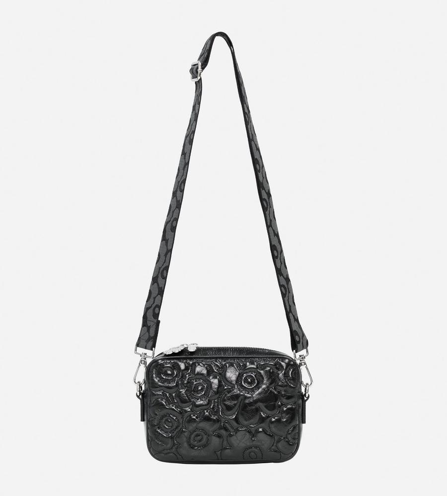 シャイニーブラック