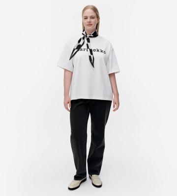 Veisto Logo Placement Tシャツ