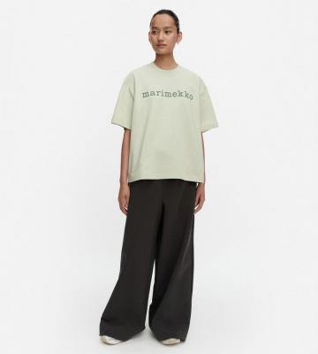 Veisto Logo Placement Tシャツ