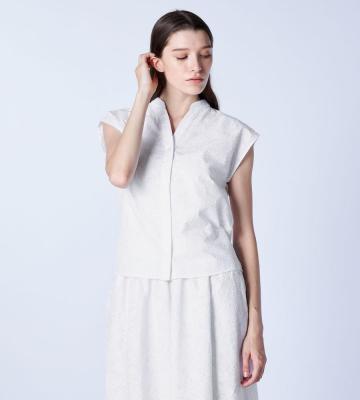 エンブロフラワーフレンチスリーブブラウス