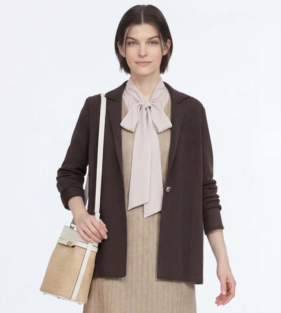 ダークブラウン