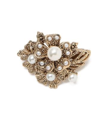 パールブローチ