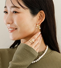 ホリデーシーズンに活躍する、高見えアクセサリー特集！