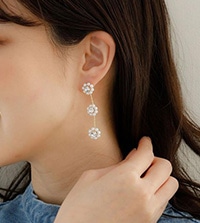 JewCasの春めいたアクセサリーをご紹介。¥1,870～楽しめるプチプラアクセサリー。